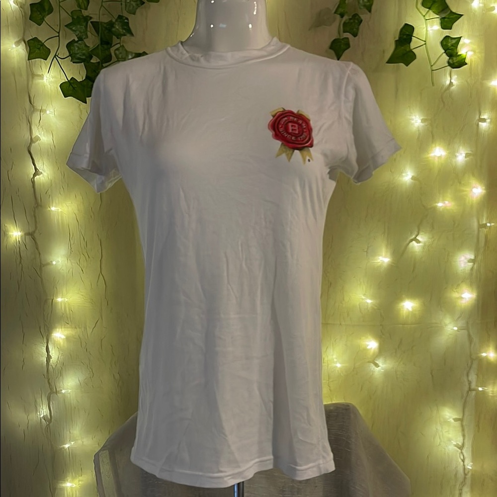 Fitted White and Red Short Sleeve Tee with Embellished Neckline